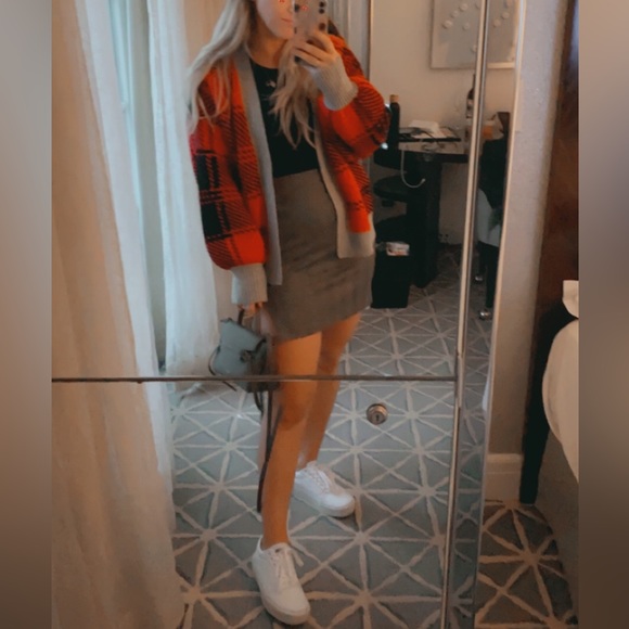 Meet your Posh Ambassador ⭐️, V - Picture 3 of 8